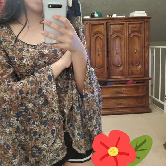 Floral Vintage Longsleeve Blouse. - Picture 1 of 4